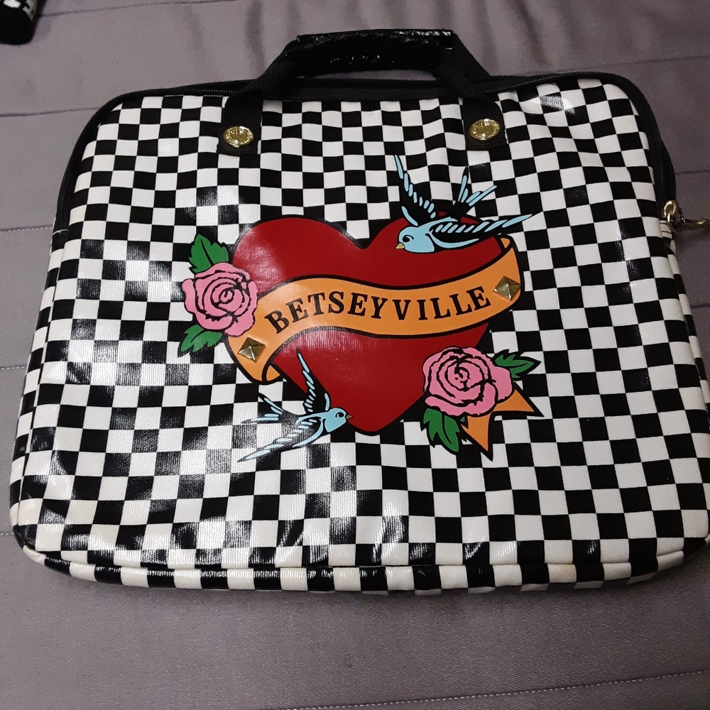 Betsey johnson laptop or ipad case never used